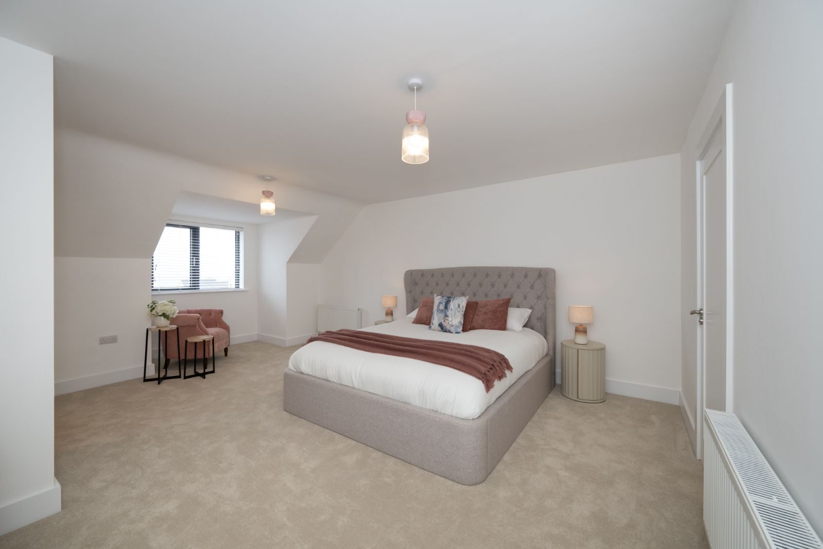 Spacious main bedroom