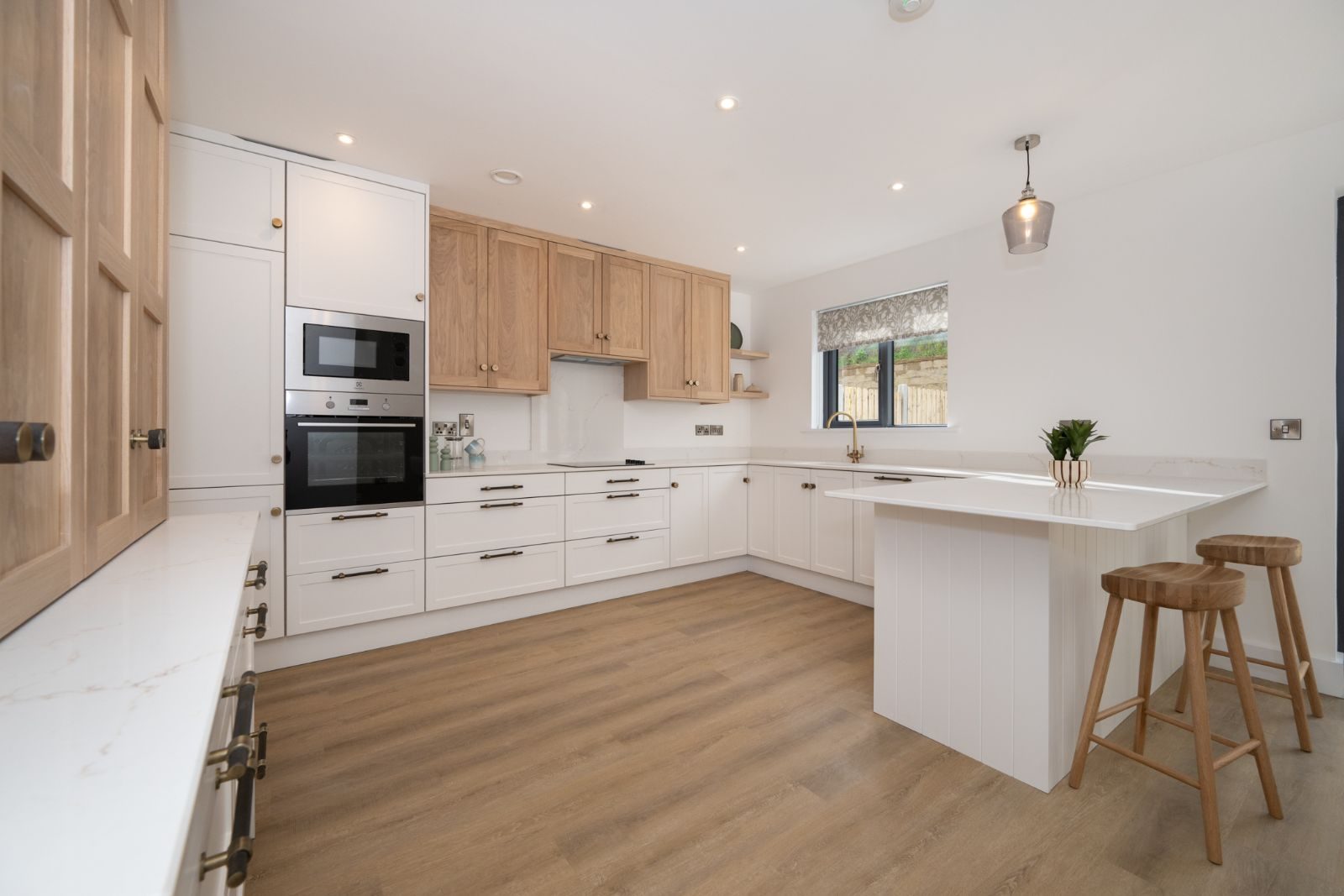 Contemporary fitted kitchen