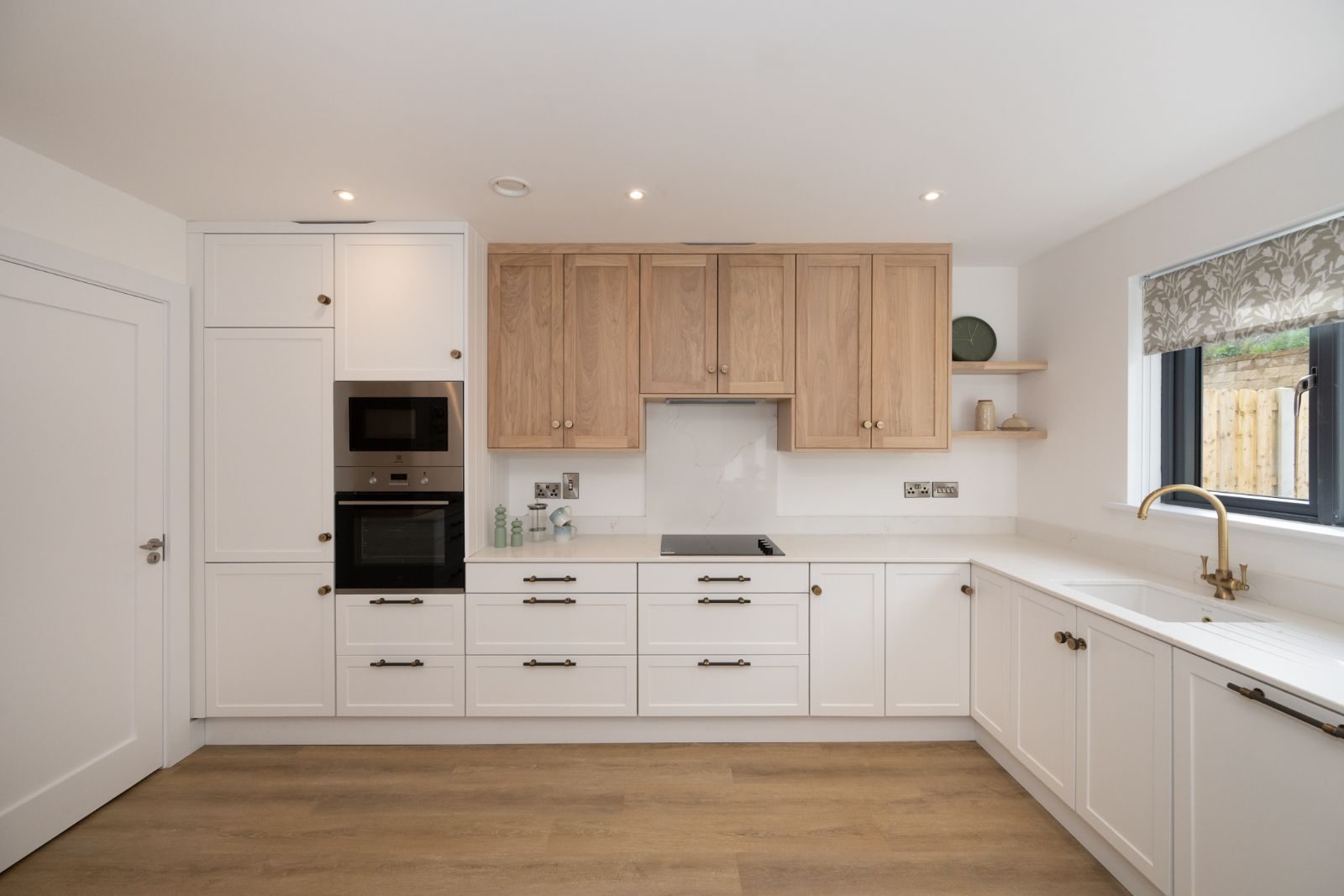 Kitchen with integrated appliances